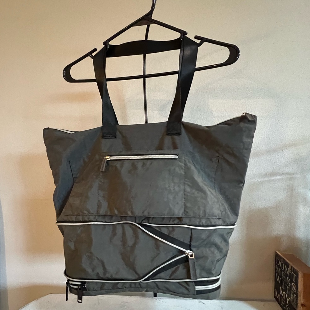Biaggi Zipsak Boost! Handbag Expands to Travel Tote - Picture 4 of 9